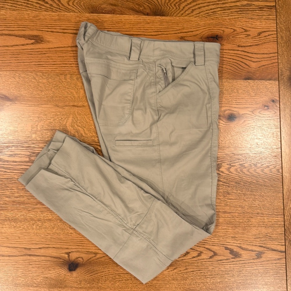 Duluth ladies tan slacks. Size 6 x 31 length